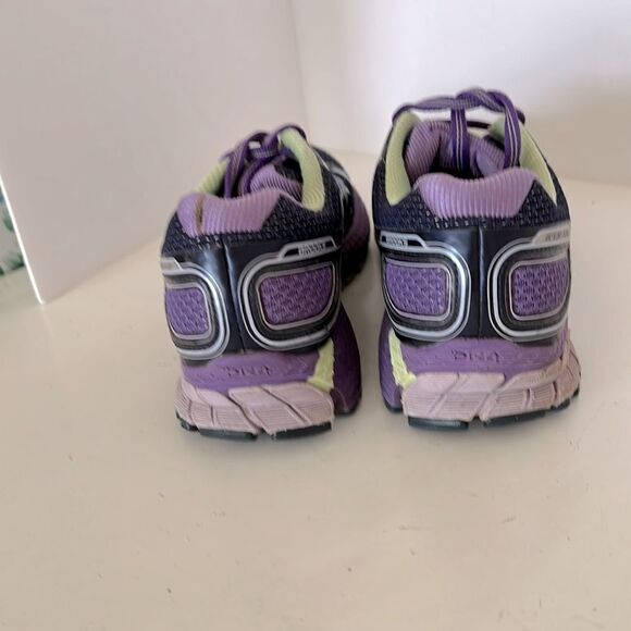 Brooks Purple and Green GTS 16 Run Happy Running Shoes Sneakers Size 8.5 - Picture 2 of 5